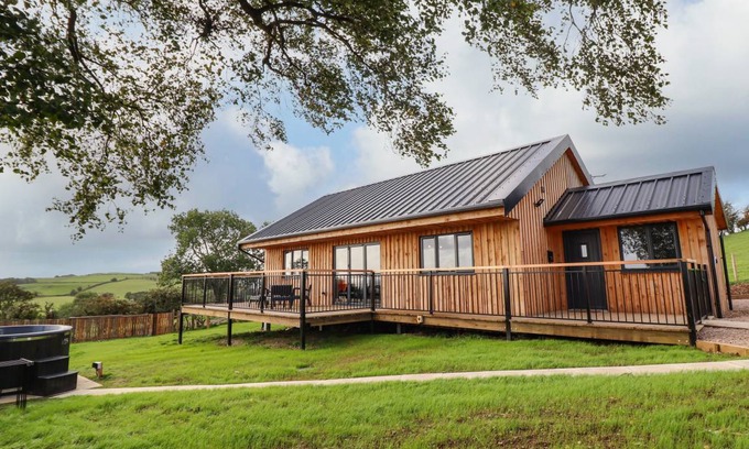 Llanfyllin Cottage | Cabin ∙ 2 bedrooms ∙ 4 guests