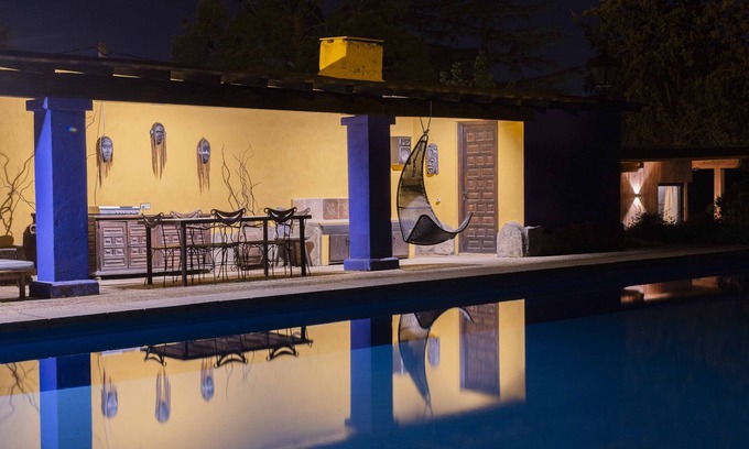 Becerril de la Sierra Cabin | Cabaña Blanca en Casa Rural Jardín Las Secuoyas
