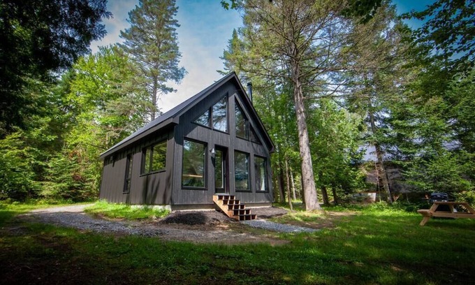 Nominingue House | Caban moderne, au bord du lac noir !