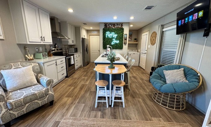 Ruskin House | CABANA BANANA- Tampa Bay- 5 mins from Bahia Beach