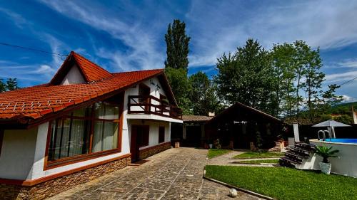 Sadu Cabin | Cabana cu piscină ALLEGRIA - TOCILE , jud SIBIU