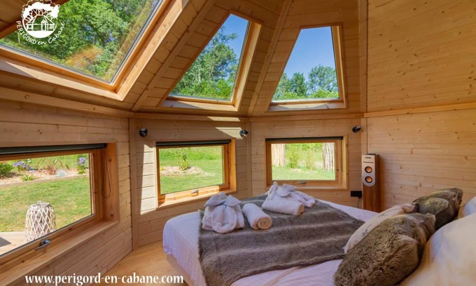 Soulaures Cabin | Cabane spa belle étoile unusual accommodation in the Dordogne with private Jacuzzi.
