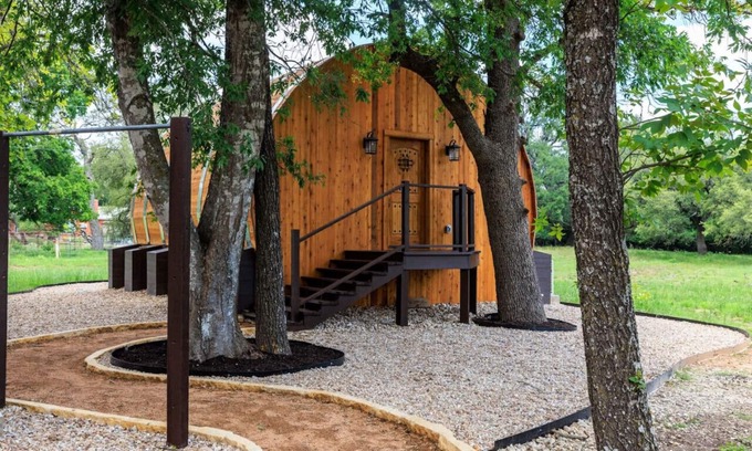 Fredericksburg Cabin | Cabernet @ Wine Barrel Cabins!