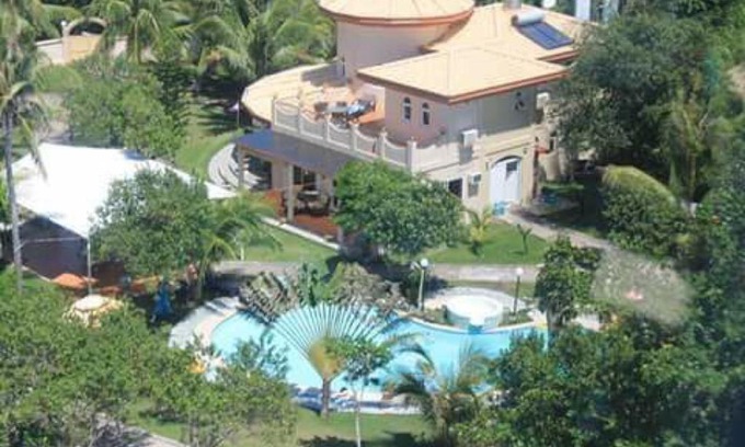Loon Resort | Cabilao Sunset Dive & Beach Resort