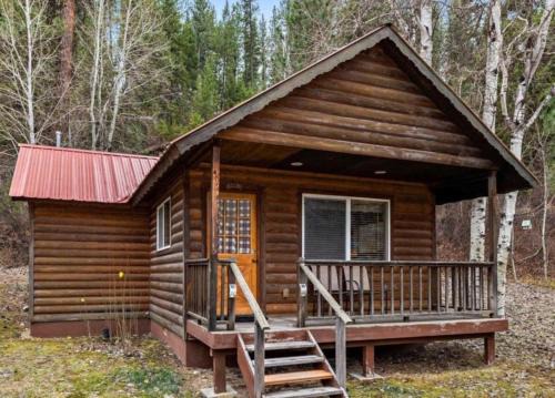 Lowman House | Cabin 1 at Southfork Lodge- sleeps up to 2