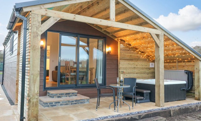Swadlincote Cottage | Cabin ∙ 1 bedroom ∙ 2 guests