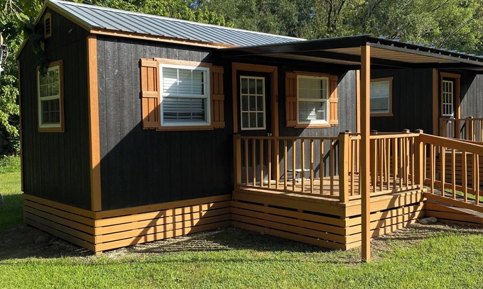 Pointblank Cabin | CABIN #1 Cozy cabin in serene Point Blank with fitness room and Pool
