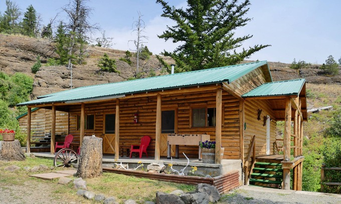 Wapiti Cabin | Cabin 10 miles outside Yellowstone National Park, Gorgeous views, Campfire area