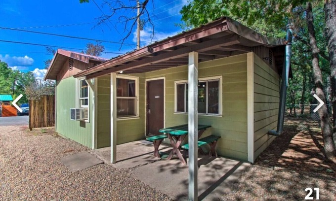 Pinetop-Lakeside Cabin | Cabin 11 · Cabin 11 Family Unit w/Queen Bed, slps 7