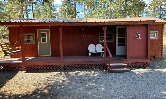 Ponderosa Pines Cabin | Cabin 11 - Grandview Cabins