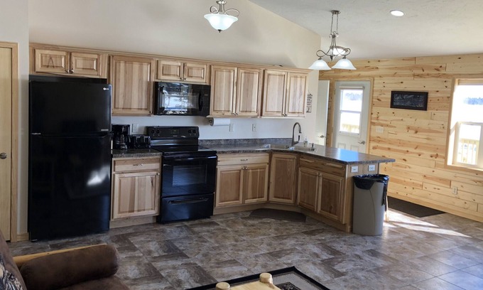 Hines Resort | Cabin 12 Lakefront Amazing Views Kid & Pet Friendly Water Trampoline Dock Fishin