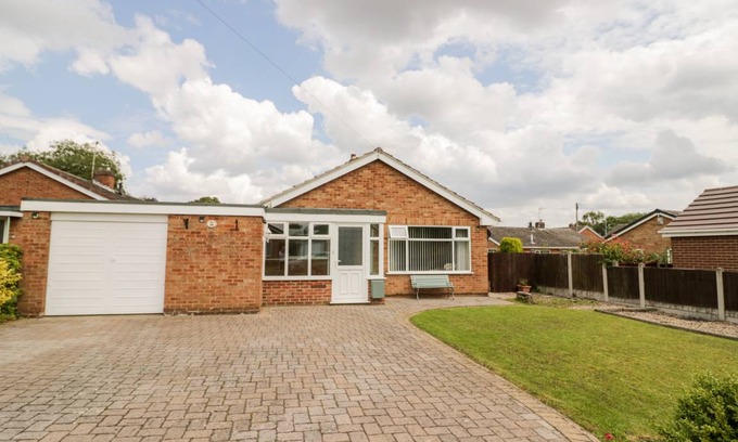 Ashby-de-la-Zouch Cottage | Cabin ∙ 2 bedrooms ∙ 3 guests