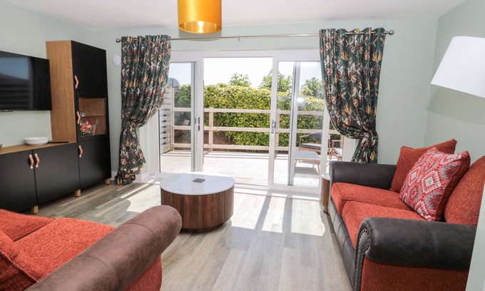Newton by the Sea Cottage | Cabin ∙ 2 bedrooms ∙ 4 guests