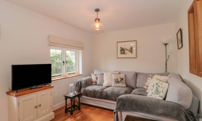 Norton Sub Hamdon Cottage | Cabin ∙ 2 bedrooms ∙ 4 guests