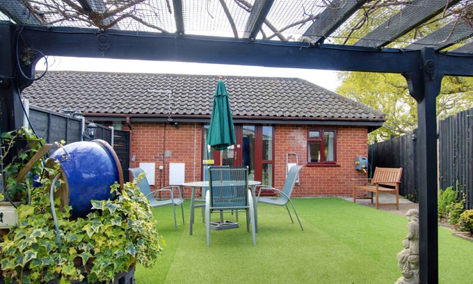Netley Cottage | Cabin ∙ 2 bedrooms ∙ 4 guests
