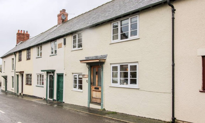 Clun Cottage | Cabin ∙ 2 bedrooms ∙ 3 guests