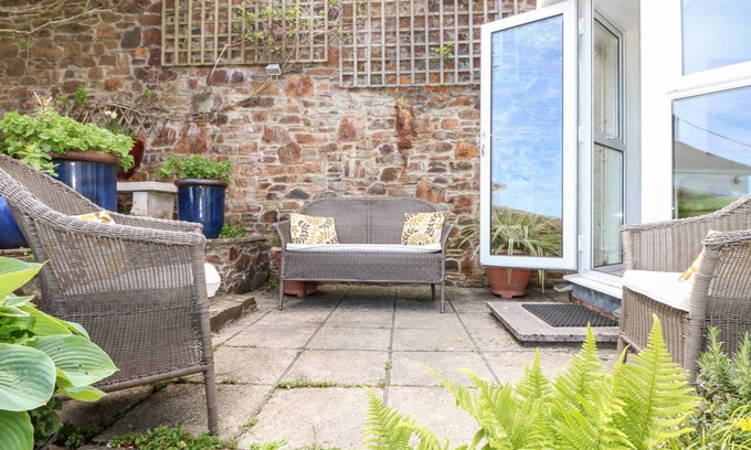 Mylor Churchtown Cottage | Cabin ∙ 2 bedrooms ∙ 4 guests