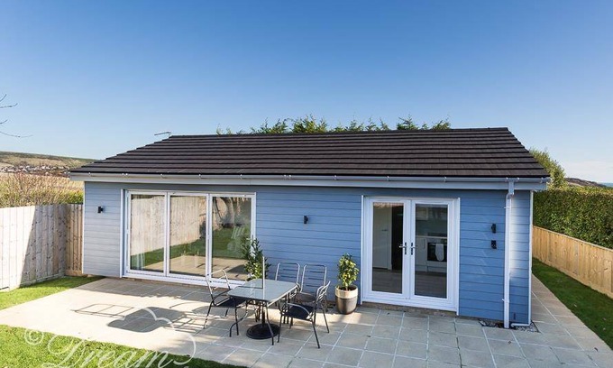 Weymouth Cottage | Cabin ∙ 2 bedrooms ∙ 4 guests