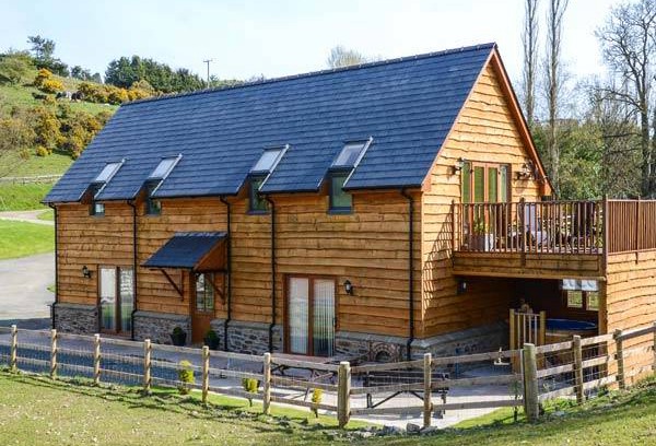Howey Cottage | Cabin ∙ 2 bedrooms ∙ 4 guests