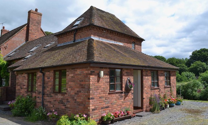 Boraston Cottage | Cabin ∙ 2 bedrooms ∙ 4 guests