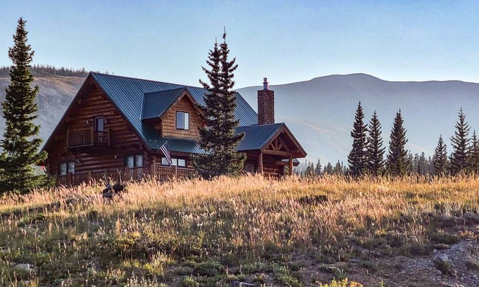 Valley of the Sun Cabin | Cabin ∙ 2 bedrooms ∙ 4 guests