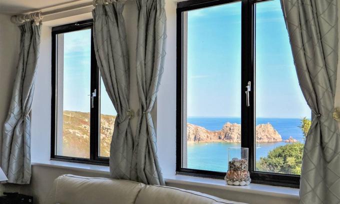 Porthcurno Cottage | Cabin ∙ 2 bedrooms ∙ 4 guests