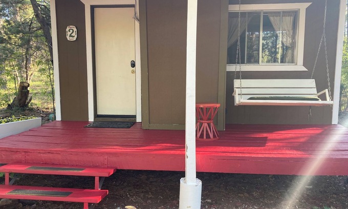 Payson Cabin | Cabin 2 – Fox's Lair - Queen Bed, Fireplace, Kitchen, Porch Swing