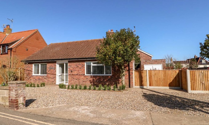 Wells-next-the-Sea Cottage | Cabin ∙ 2 bedrooms ∙ 4 guests