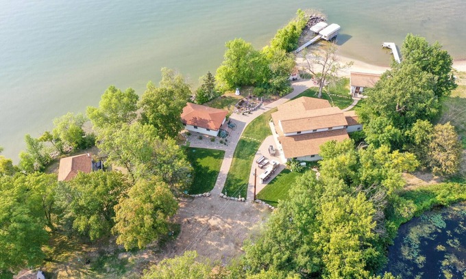 Longville Cabin | Cabin 2, Lien's Resort, Up North Cabin on Leech Lake, Fishing, Swimming, Boating