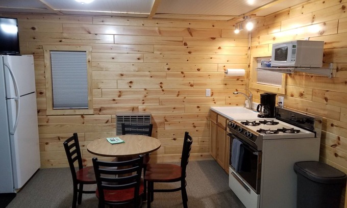 Seney Cabin | Cabin# 2-New, Affordable, Year Round Lodging near Pictured Rocks & Tahquamenon!
