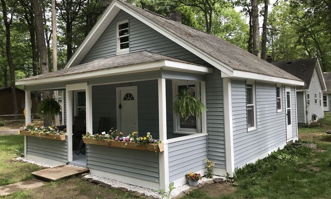 Higgins Lake House | CABIN #2 WITH LAKE VIEW AT HIGGINS LAKE - TRUE NORTH CABIN RENTALS.