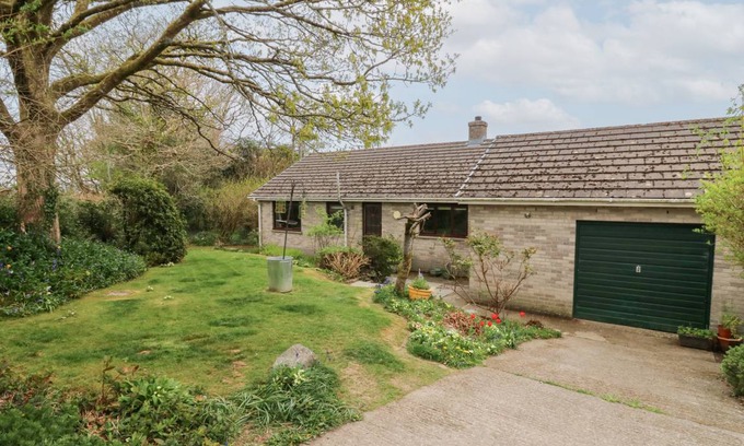 Llangybi Cottage | Cabin ∙ 3 bedrooms ∙ 5 guests