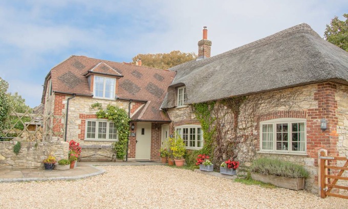 West Lulworth Cottage | Cabin ∙ 3 bedrooms ∙ 5 guests