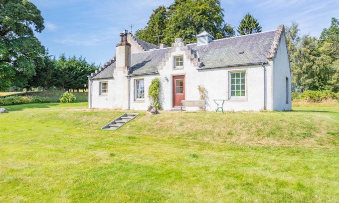 Grantown-on-Spey Cottage | Cabin ∙ 3 bedrooms ∙ 6 guests