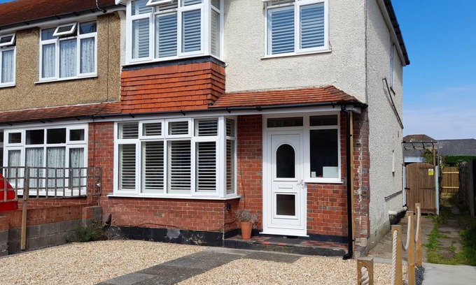 Bournemouth Cottage | Cabin ∙ 3 bedrooms ∙ 5 guests
