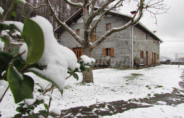 Larraul Cottage | Cabin ∙ 3 bedrooms ∙ 4 guests