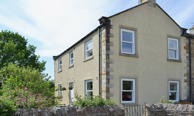 Redmire Cottage | Cabin ∙ 3 bedrooms ∙ 5 guests