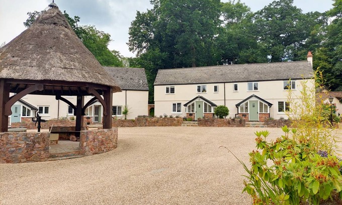 Cullompton Cottage | Cabin ∙ 3 bedrooms ∙ 5 guests