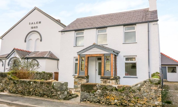 Rhyd-y-clafdy Cottage | Cabin ∙ 3 bedrooms ∙ 6 guests