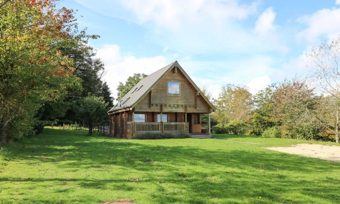Presteigne Cottage | Cabin ∙ 3 bedrooms ∙ 5 guests