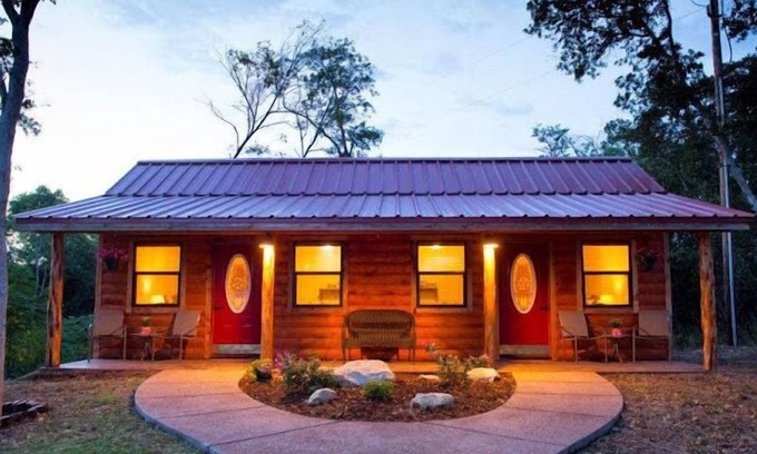 Waco House | Cabin 3 Rental 15 Minutes From Magnolia and Baylor