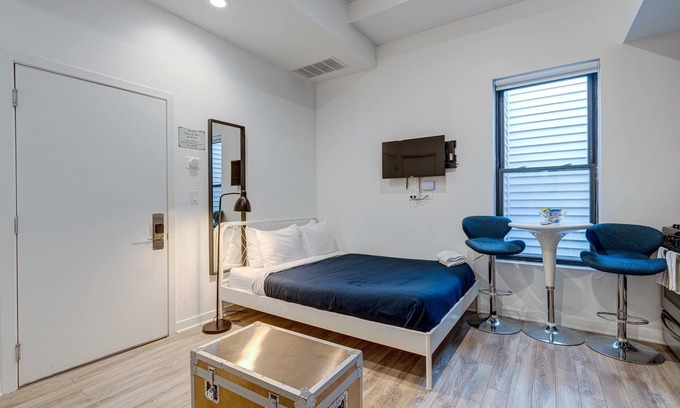 River West Apartment | Cabin 306 by 747 Lofts