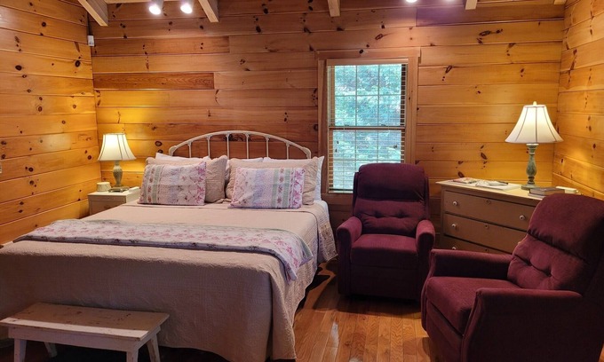 Galax Apartment | (Cabin 311) Chance for Romance