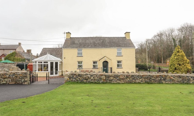 Llanddaniel Fab Cottage | Cabin ∙ 4 bedrooms ∙ 8 guests
