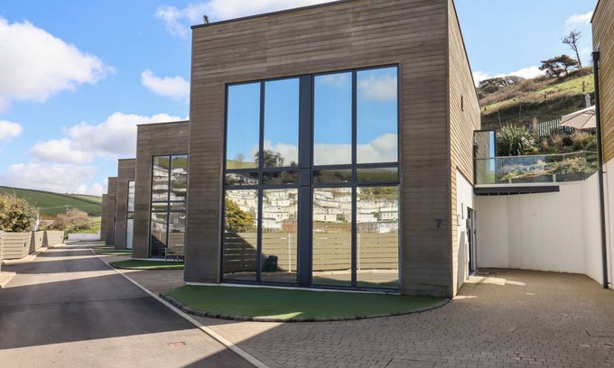 Challaborough Cottage | Cabin ∙ 4 bedrooms ∙ 8 guests