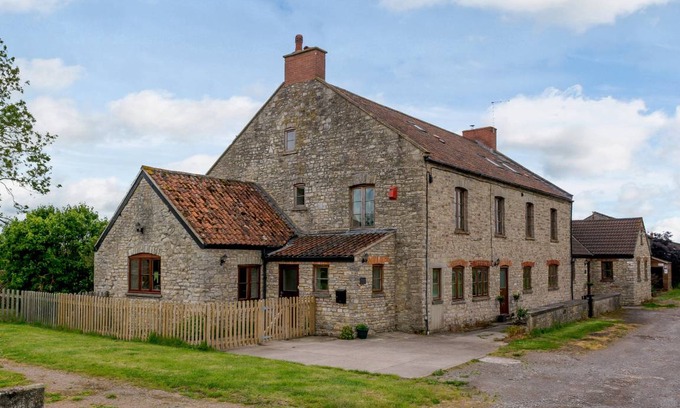 East Horrington Cottage | Cabin ∙ 4 bedrooms ∙ 8 guests