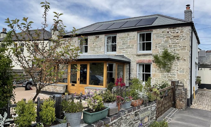 Mylor Bridge Cottage | Cabin ∙ 4 bedrooms ∙ 8 guests
