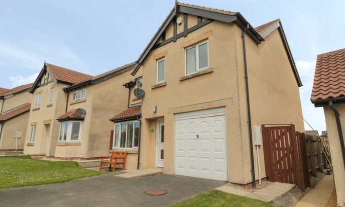 Seahouses Cottage | Cabin ∙ 4 bedrooms ∙ 6 guests