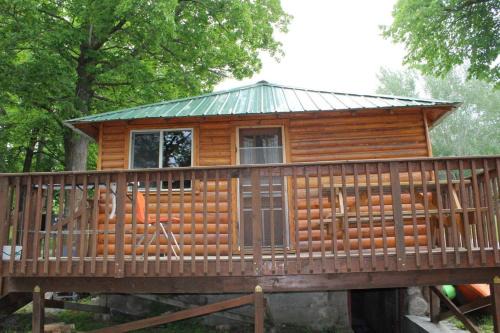 Deer River House | Cabin 4 - Classic 1933 cabin on the lake shore, 10 steps from the dock