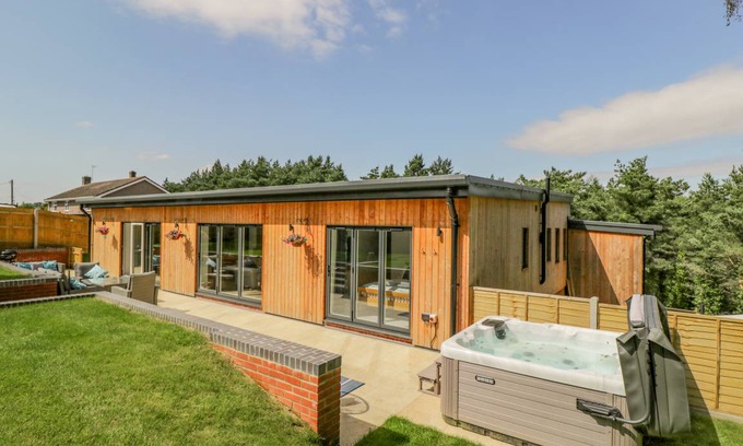 Lytchett Matravers Cottage | Cabin ∙ 4 bedrooms ∙ 10 guests